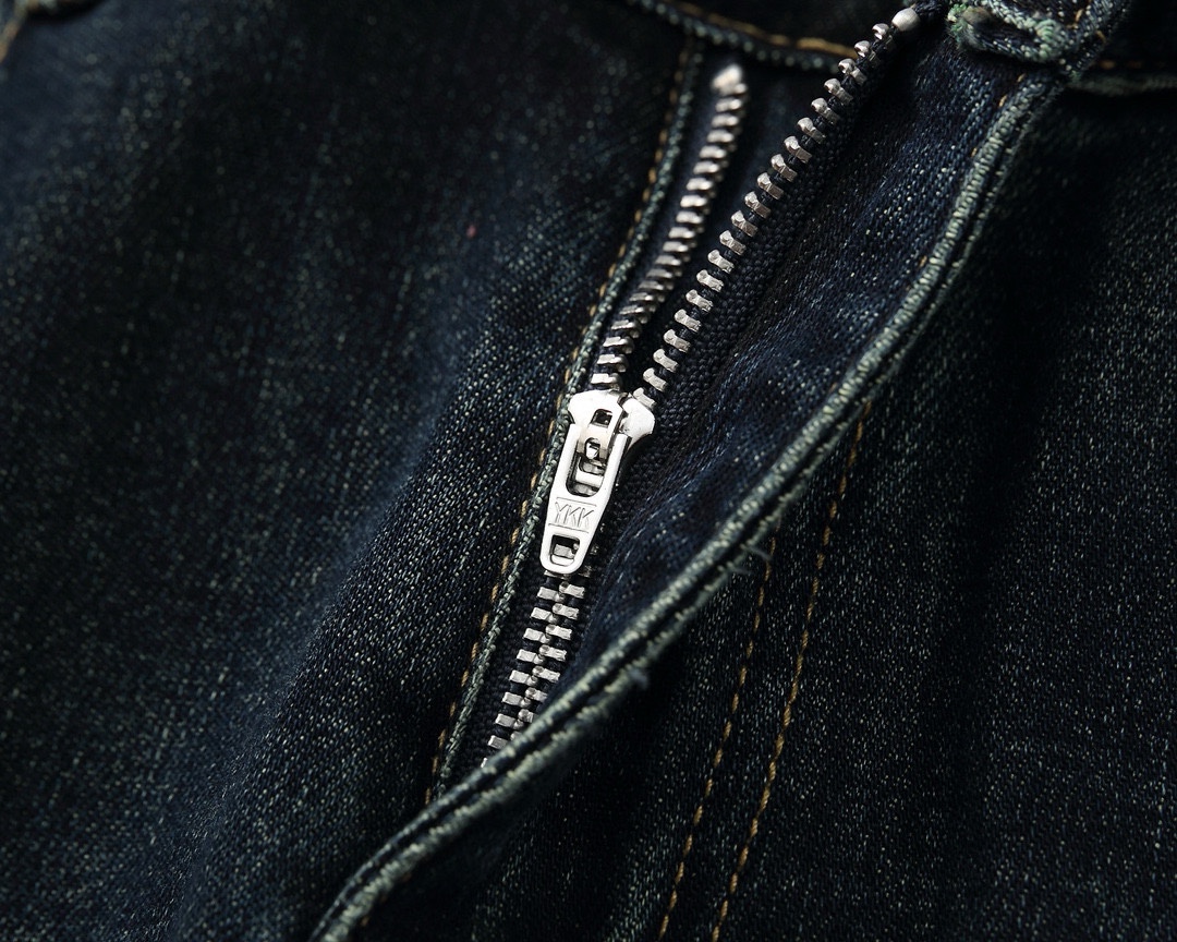  LV 新品高端牛仔裤👖厚款秋冬系列产品、男装修身牛仔裤💎高品质小脚裤、弹力纤维面料柔软有质感！一流的设