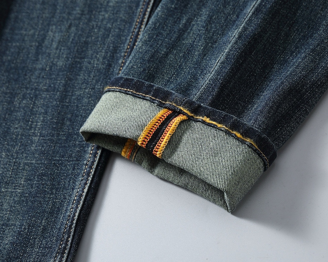  LV 新品高端牛仔裤👖厚款秋冬系列产品、男装修身牛仔裤💎高品质小脚裤、弹力纤维面料柔软有质感！一流的设