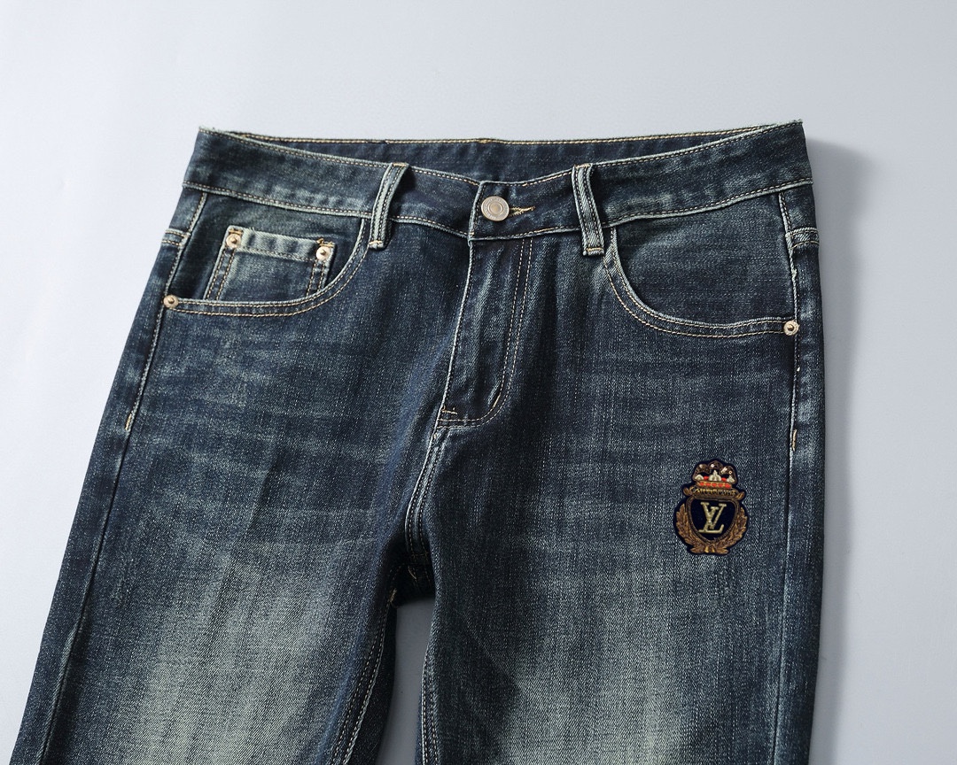  LV 新品高端牛仔裤👖厚款秋冬系列产品、男装修身牛仔裤💎高品质小脚裤、弹力纤维面料柔软有质感！一流的设