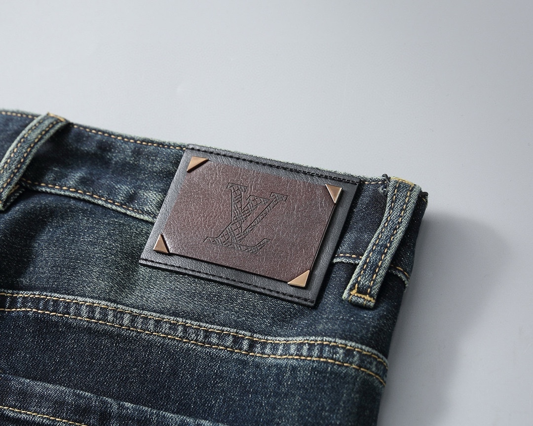  LV 新品高端牛仔裤👖厚款秋冬系列产品、男装修身牛仔裤💎高品质小脚裤、弹力纤维面料柔软有质感！一流的设