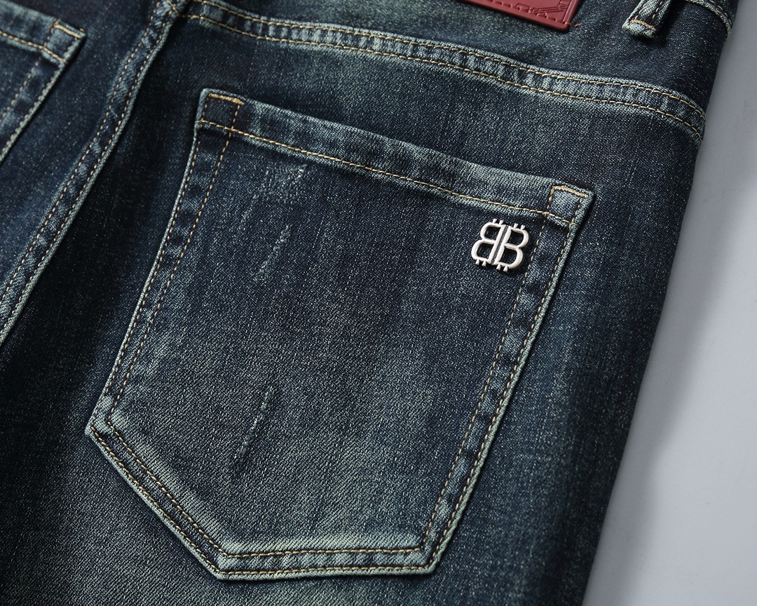  巴黎世家 新品高端牛仔裤👖厚款秋冬系列产品、男装修身牛仔裤💎高品质小脚裤、弹力纤维面料柔软有质感！一流