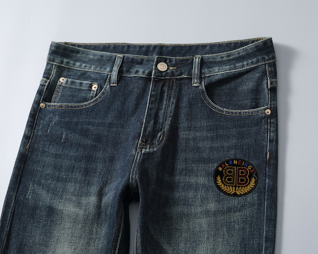  巴黎世家 新品高端牛仔裤👖厚款秋冬系列产品、男装修身牛仔裤💎高品质小脚裤、弹力纤维面料柔软有质感！一流