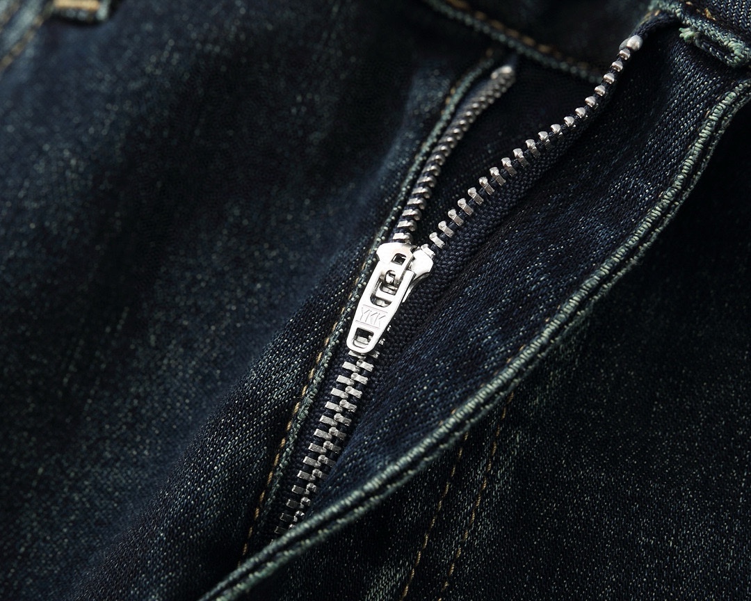  巴黎世家 新品高端牛仔裤👖厚款秋冬系列产品、男装修身牛仔裤💎高品质小脚裤、弹力纤维面料柔软有质感！一流
