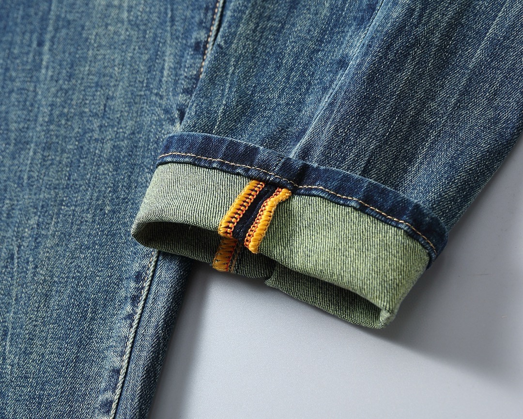  D&G 新品高端牛仔裤👖厚款秋冬系列产品、男装修身牛仔裤💎高品质小脚裤、弹力纤维面料柔软有质感！一流的