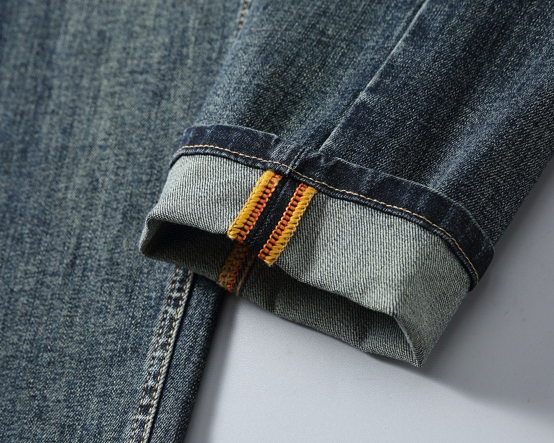  纪梵希 新品高端牛仔裤👖厚款秋冬系列产品、男装修身牛仔裤💎高品质小脚裤、弹力纤维面料柔软有质感！一流的