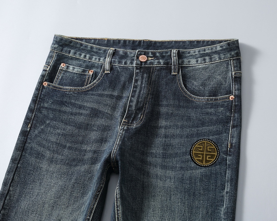  纪梵希 新品高端牛仔裤👖厚款秋冬系列产品、男装修身牛仔裤💎高品质小脚裤、弹力纤维面料柔软有质感！一流的
