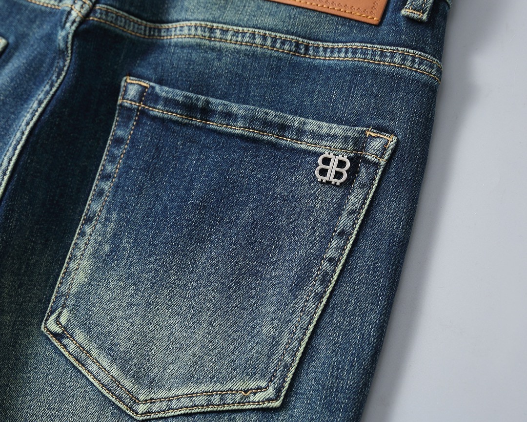  巴黎世家 新品高端牛仔裤👖厚款秋冬系列产品、男装修身牛仔裤💎高品质小脚裤、弹力纤维面料柔软有质感！一流