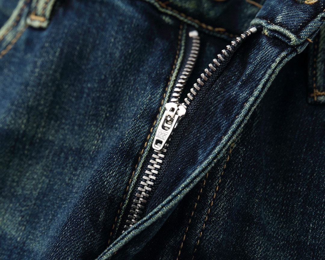  巴黎世家 新品高端牛仔裤👖厚款秋冬系列产品、男装修身牛仔裤💎高品质小脚裤、弹力纤维面料柔软有质感！一流