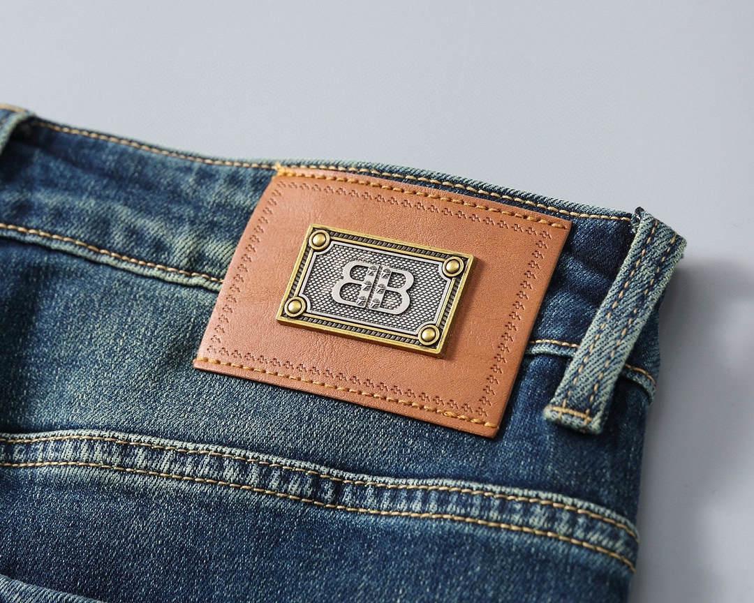  巴黎世家 新品高端牛仔裤👖厚款秋冬系列产品、男装修身牛仔裤💎高品质小脚裤、弹力纤维面料柔软有质感！一流