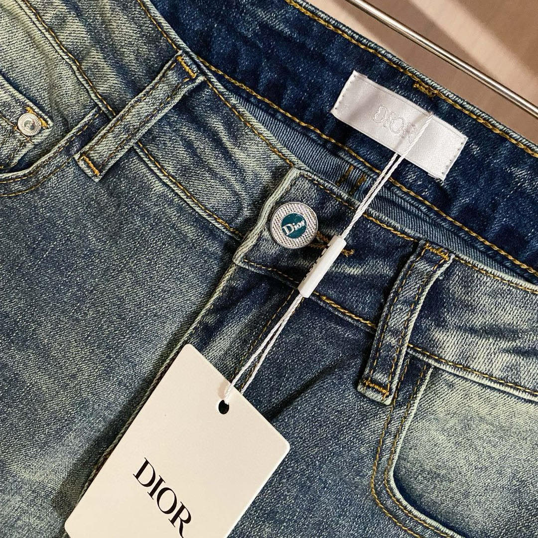  DIOR 新品高端牛仔裤👖厚款秋冬系列产品、男装修身牛仔裤💎高品质小脚裤、弹力纤维面料柔软有质感！一流