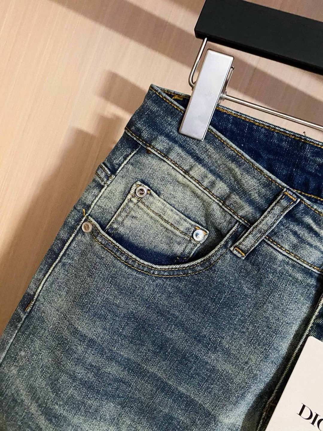  DIOR 新品高端牛仔裤👖厚款秋冬系列产品、男装修身牛仔裤💎高品质小脚裤、弹力纤维面料柔软有质感！一流