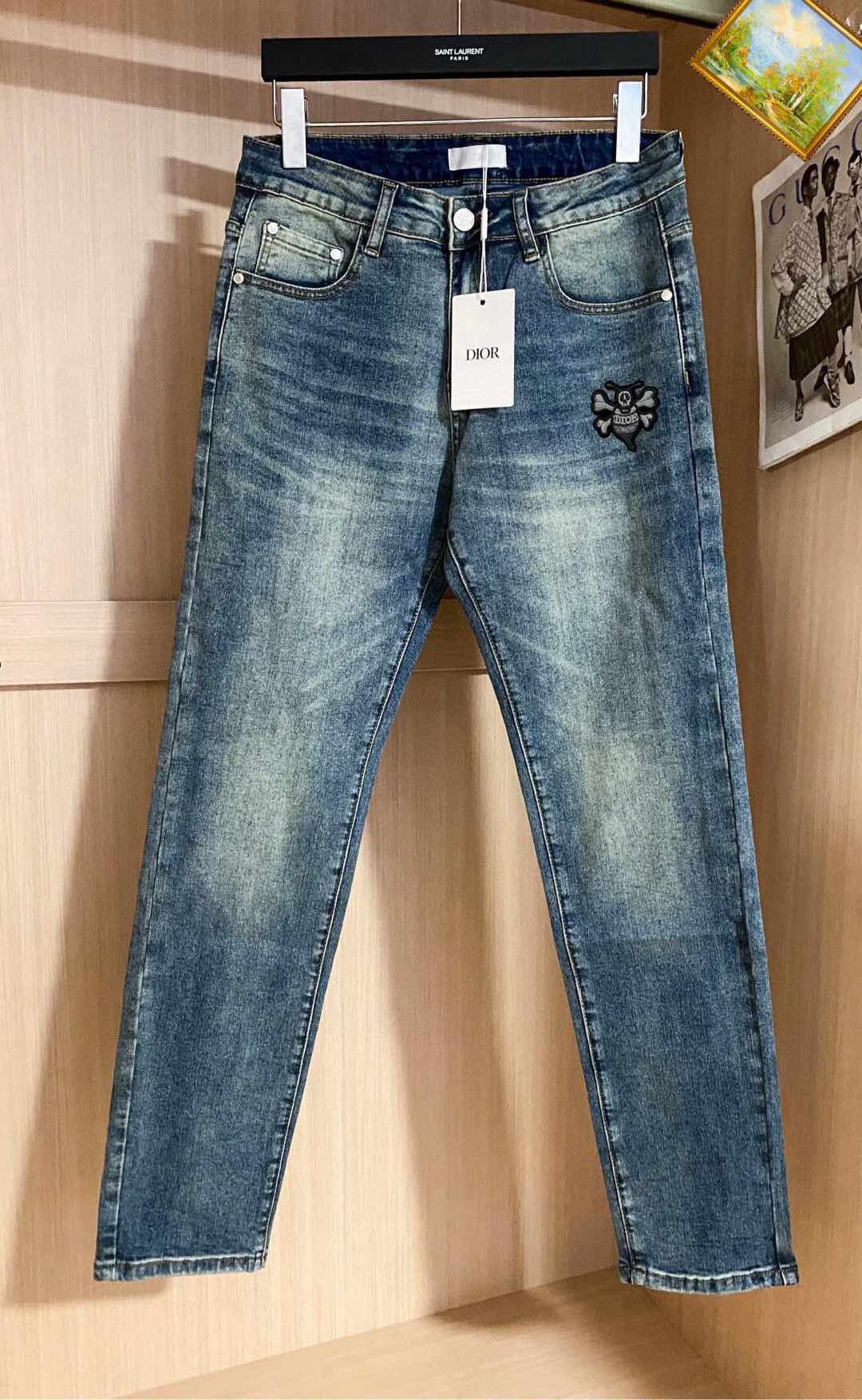  DIOR 新品高端牛仔裤👖厚款秋冬系列产品、男装修身牛仔裤💎高品质小脚裤、弹力纤维面料柔软有质感！一流