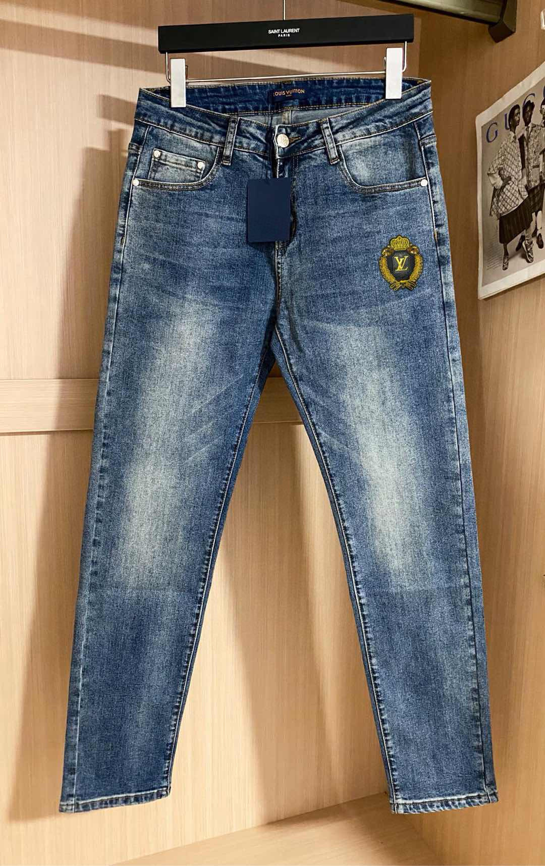  LV 新品高端牛仔裤👖厚款秋冬系列产品、男装修身牛仔裤💎高品质小脚裤、弹力纤维面料柔软有质感！一流的设