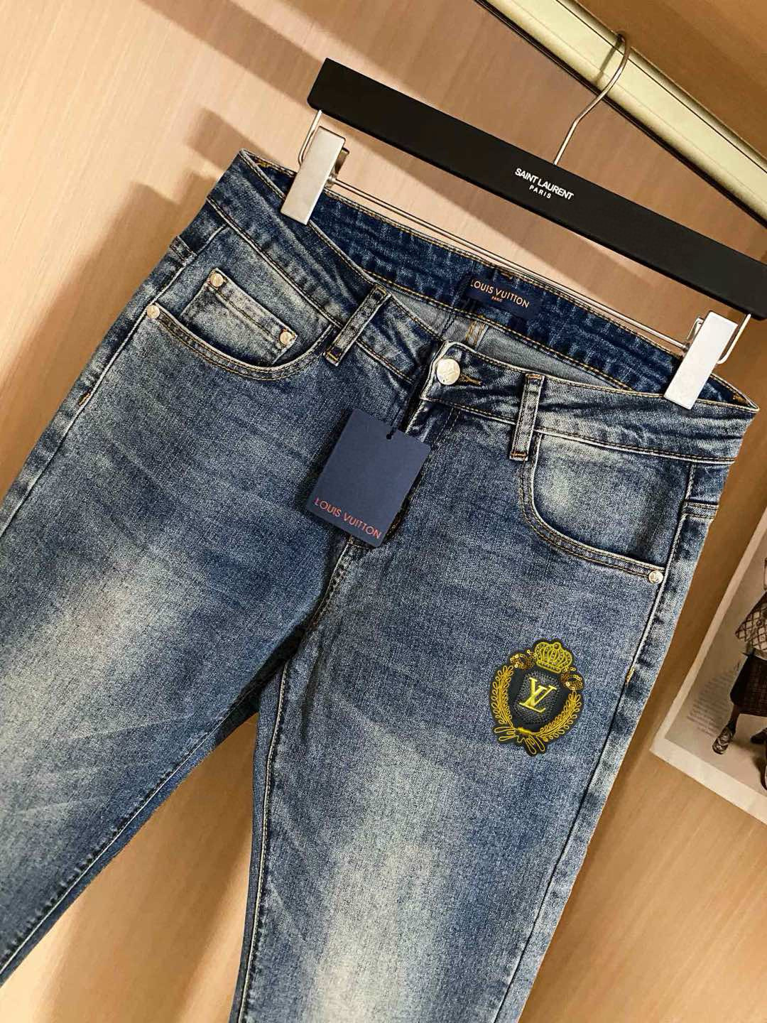  LV 新品高端牛仔裤👖厚款秋冬系列产品、男装修身牛仔裤💎高品质小脚裤、弹力纤维面料柔软有质感！一流的设