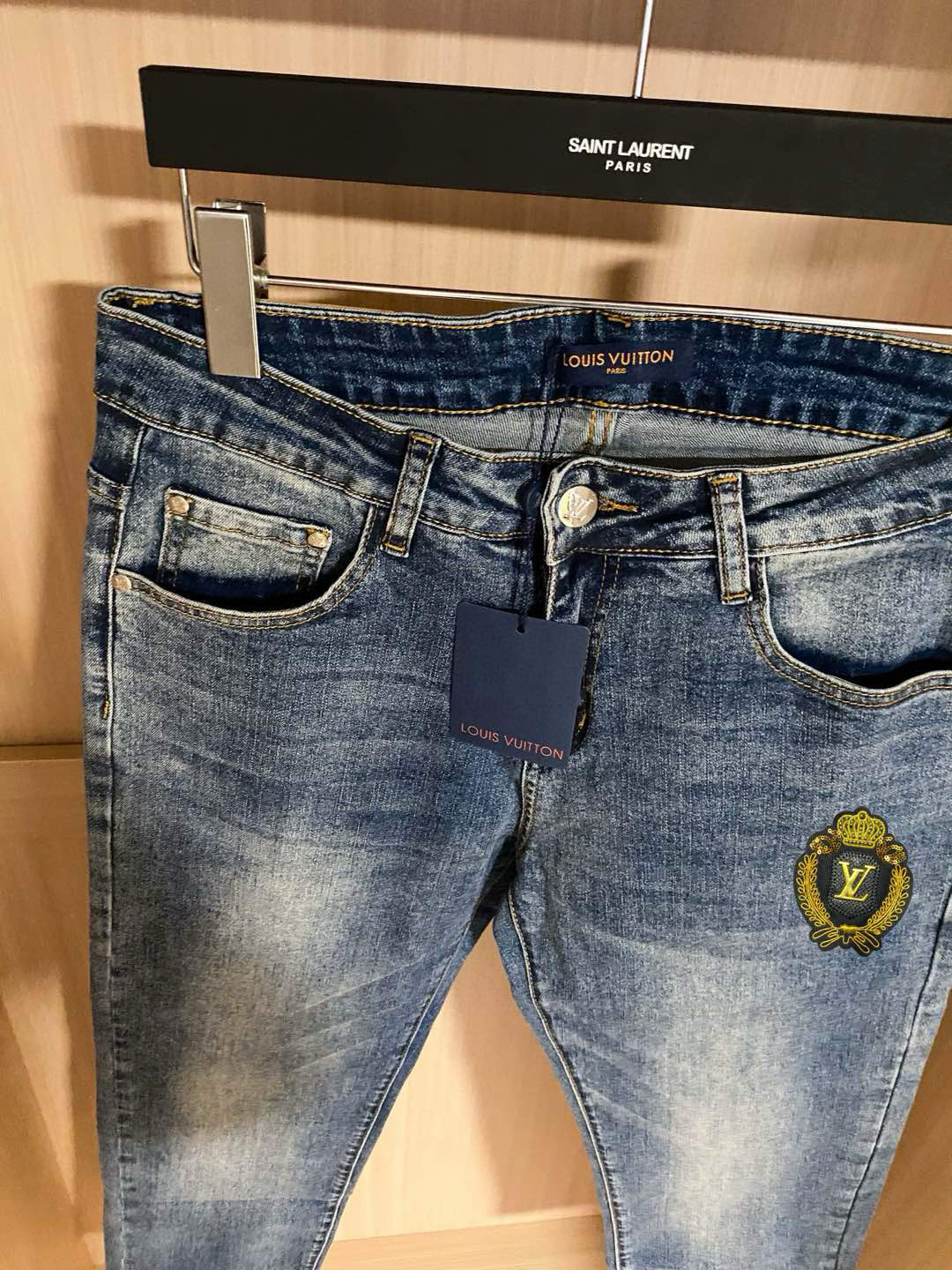  LV 新品高端牛仔裤👖厚款秋冬系列产品、男装修身牛仔裤💎高品质小脚裤、弹力纤维面料柔软有质感！一流的设