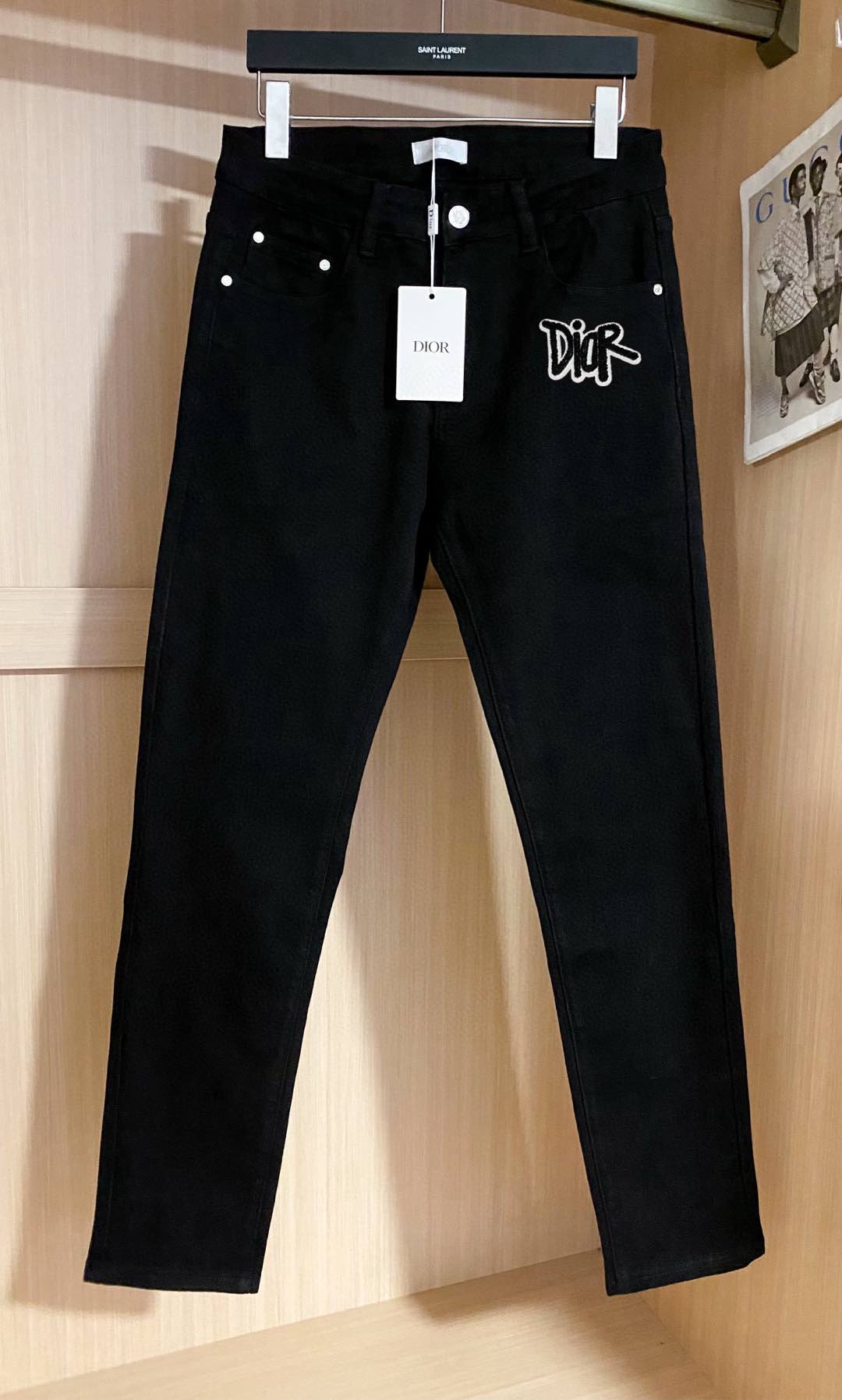  DIOR 新品高端牛仔裤👖厚款秋冬系列产品、男装修身牛仔裤💎高品质小脚裤、弹力纤维面料柔软有质感！一流