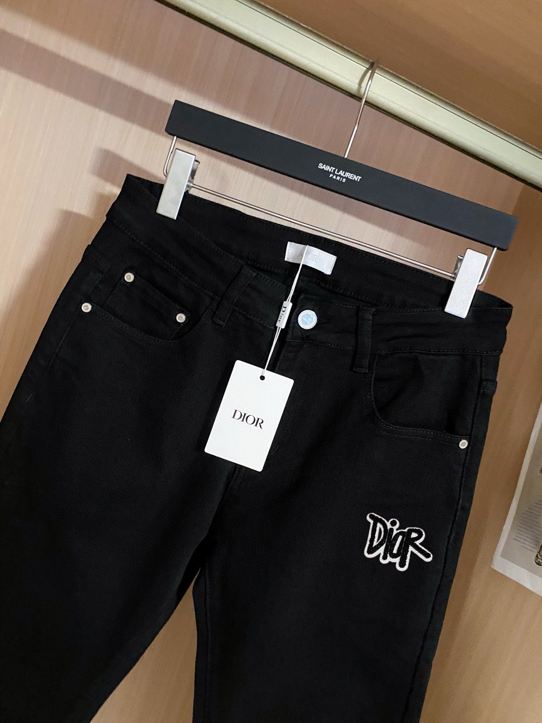  DIOR 新品高端牛仔裤👖厚款秋冬系列产品、男装修身牛仔裤💎高品质小脚裤、弹力纤维面料柔软有质感！一流