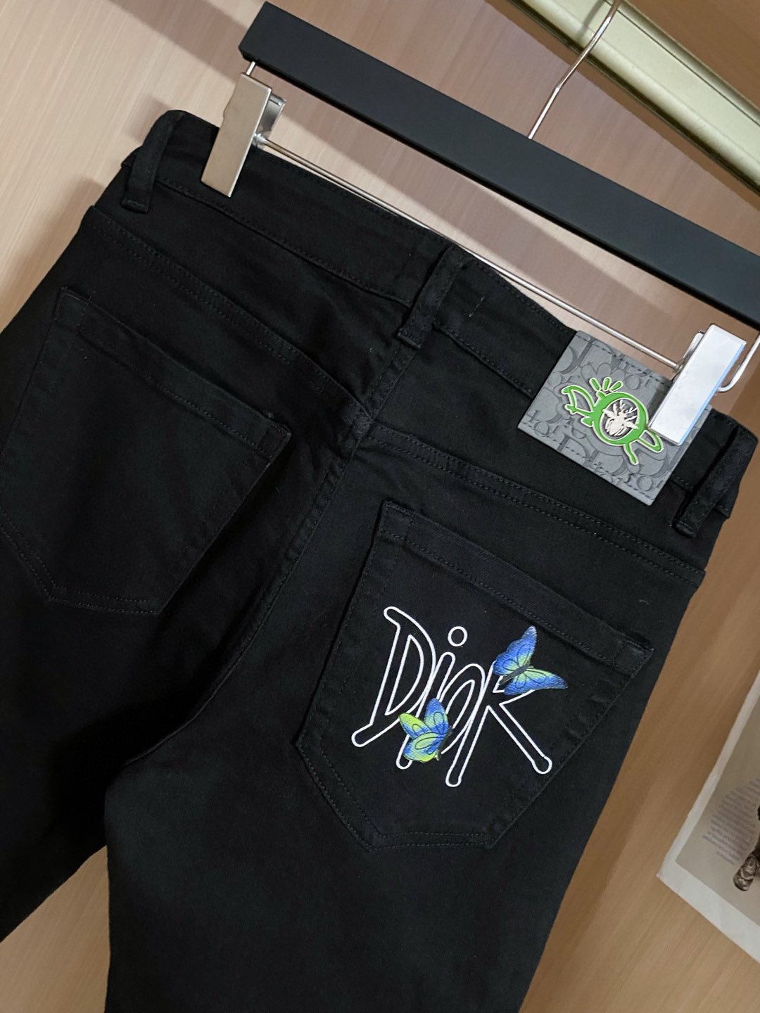  DIOR 新品高端牛仔裤👖厚款秋冬系列产品、男装修身牛仔裤💎高品质小脚裤、弹力纤维面料柔软有质感！一流