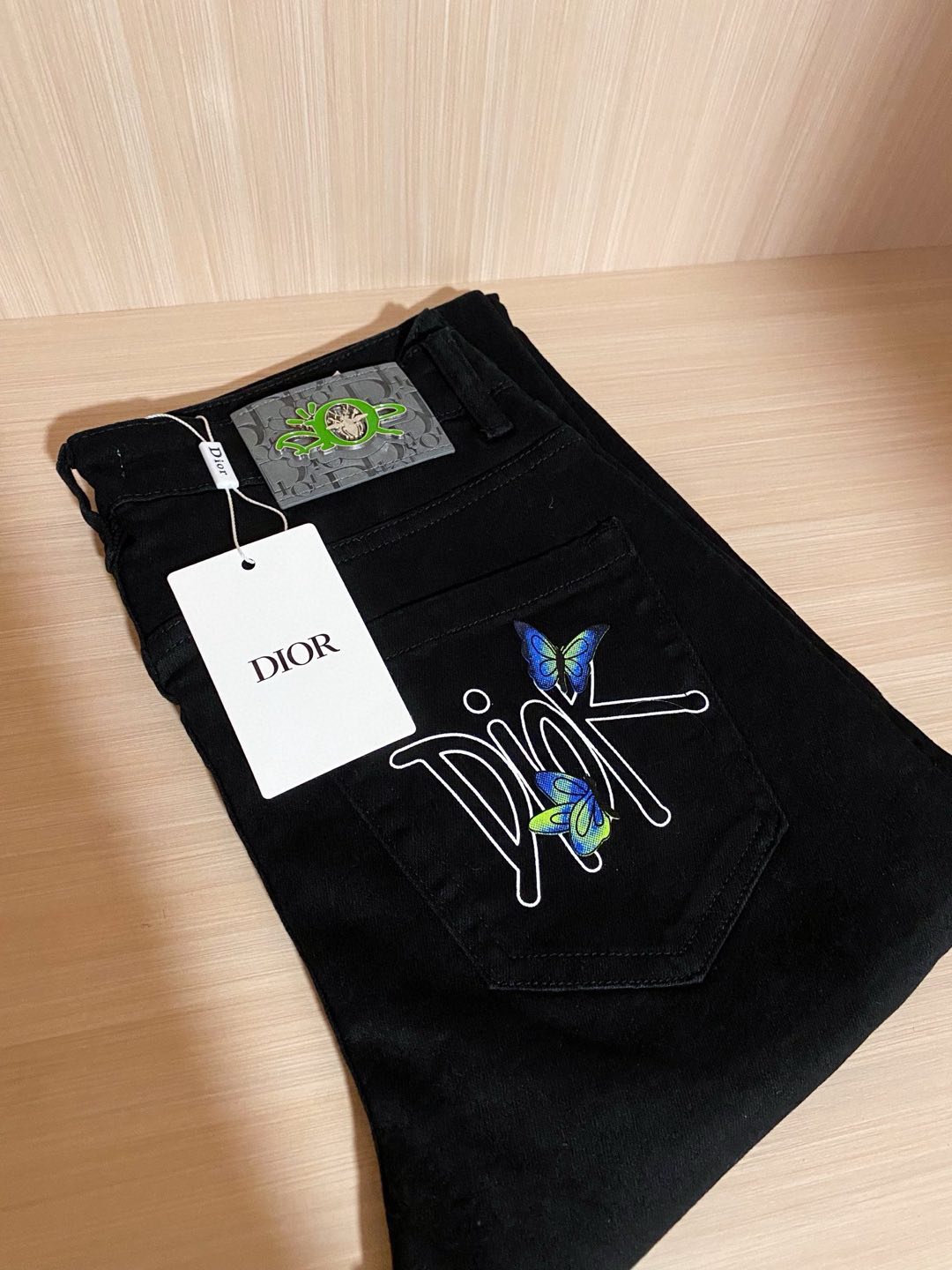  DIOR 新品高端牛仔裤👖厚款秋冬系列产品、男装修身牛仔裤💎高品质小脚裤、弹力纤维面料柔软有质感！一流