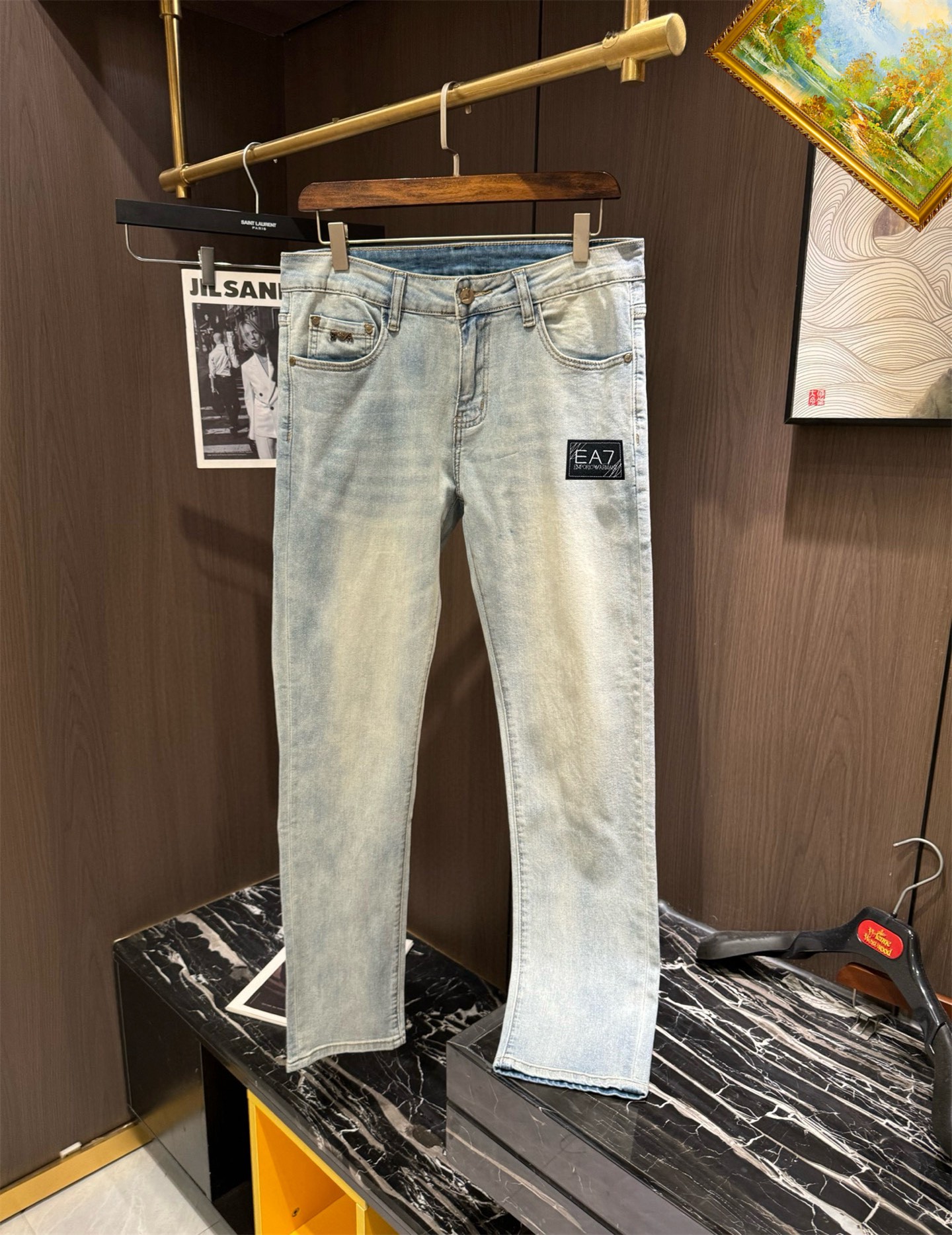 NO:438396,'Armani' 2025 latest hit jeans, using imported European customers' fabrics!  Original hardware accessories!  Heavy industry washing buffet craftsmanship, super high fabric workmanship, perfect shipment, soft, delicate and comfortable feel, slightly elastic fabric, and leather brand hardware design on the back waist. Let you be casual and fashionable and trendy!  Recommended code count 28-38, Armani, jeans, alexander wang19860909《阿玛尼》2025最新爆款牛仔裤,采用欧洲进口客供面料！原版五金辅料！重工洗水牛仔工艺、面料超高做工完美出货,手感柔软细腻舒适,面料微弹,后腰皮牌五金设计.让你休闲时尚于潮流完美结合！值得推荐 码数28-38,,armani,jeans,alexander wang,Men's clothing