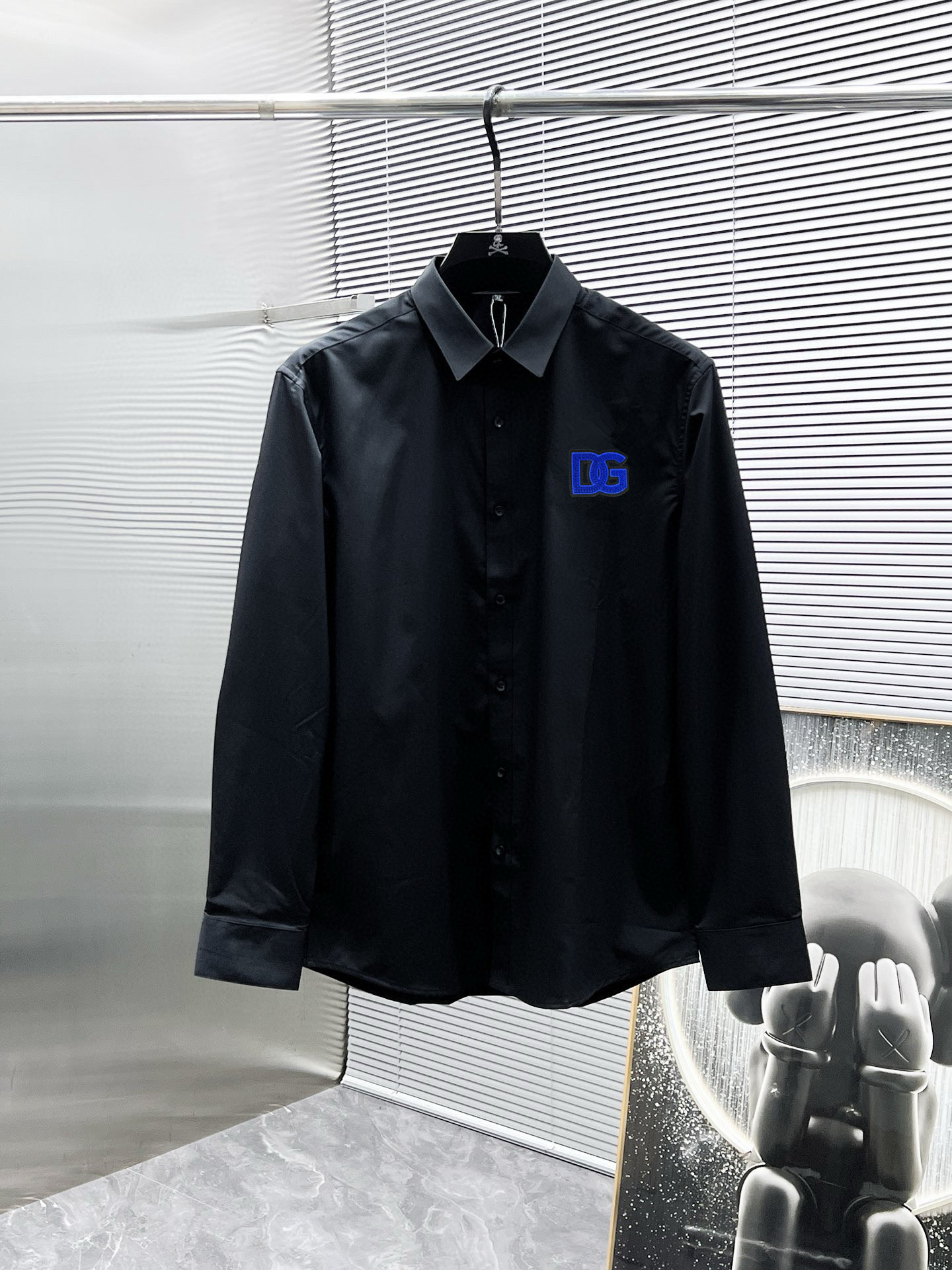 NO:135180,D&G 2025ss new long-sleeved shirt shirt, high-end version!  Customized fabrics for counters are breathable and comfortable, with impeccable details, and the brand element design concept reflects high quality. The feel is delicate and soft!  It is casually cut, with a great upper body style!  The maximum number of codes (M-4XL) can wear about 200 catties, Dolce & Gabbana, Shirts, alexander wang19860909D&G 2025ss新款长袖 衬衫 衬衣,高端版本！专柜定制面料 透气舒适度高,细节无可挑剔,品牌元素设计理念,体现高品质.手感细腻柔软！呈现休闲裁剪,上身版型超赞！码数（M-4XL）最大可穿200斤左右,,Dolce&Gabbana,shirts,alexander wang,Men's clothing