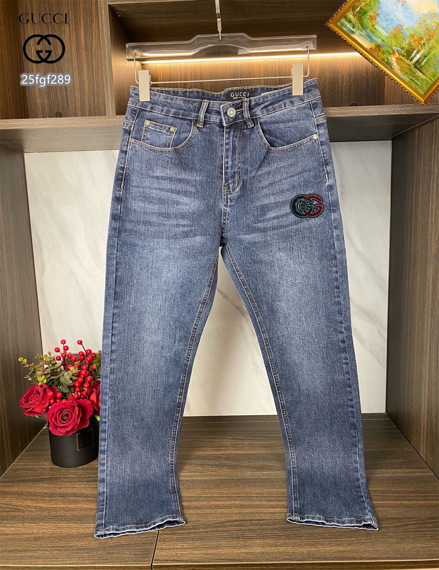 NO:442245,Guqi The latest style of jeans in the counter, the fabric style is absolutely craftsmanship, it is easy to wear but not picky about the figure, there is no limit on matching, and it is casual and simple to set off other items to show your style and posture~ You can match any style of items, match with various T-shirts/shirts, knitted jackets, and you don’t have to worry about matching when going out on a daily basis. Size 28-38,,jeans,jackets & coats,shirts,tees,t-shirt,alexander wang19860909古奇 专柜最新同款牛仔裤 面料版型做工绝绝子 好穿不挑身材在搭配上没有太多的限制 随意简洁的衬托其他单品,来展现自己的风格姿态～ 可以百搭任何风格的单品,搭配各种T恤／衬衫,针织外套都可,日常外出不必再为搭配而烦恼了 尺码 28-38,,jeans,jackets & coats,shirts,tees，t-shirt,alexander wang,Men's clothing