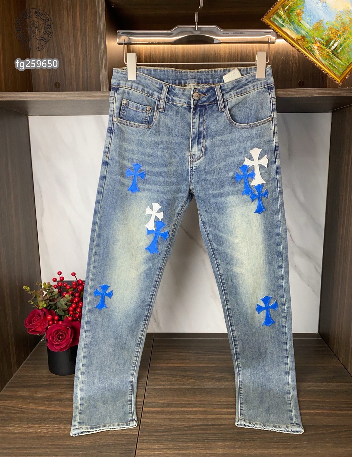 NO:442255,Croxin The latest style of jeans in the counter, the fabric style is absolutely craftsmanship, it is easy to wear but not picky about the figure, there is no limit on matching, and it is casual and simple to set off other items to show your style and posture~ You can match any style of items, match with various T-shirts/shirts, knitted jackets, and you don’t have to worry about matching when going out on a daily basis. Size 28-38,,chrome hearts, jeans, jackets & coats,shirts,tees, t-shirt,alexander wang19860909克罗心 专柜最新同款牛仔裤 面料版型做工绝绝子 好穿不挑身材在搭配上没有太多的限制 随意简洁的衬托其他单品,来展现自己的风格姿态～ 可以百搭任何风格的单品,搭配各种T恤／衬衫,针织外套都可,日常外出不必再为搭配而烦恼了 尺码 28-38,,chrome hearts,jeans,jackets & coats,shirts,tees，t-shirt,alexander wang,Men's clothing