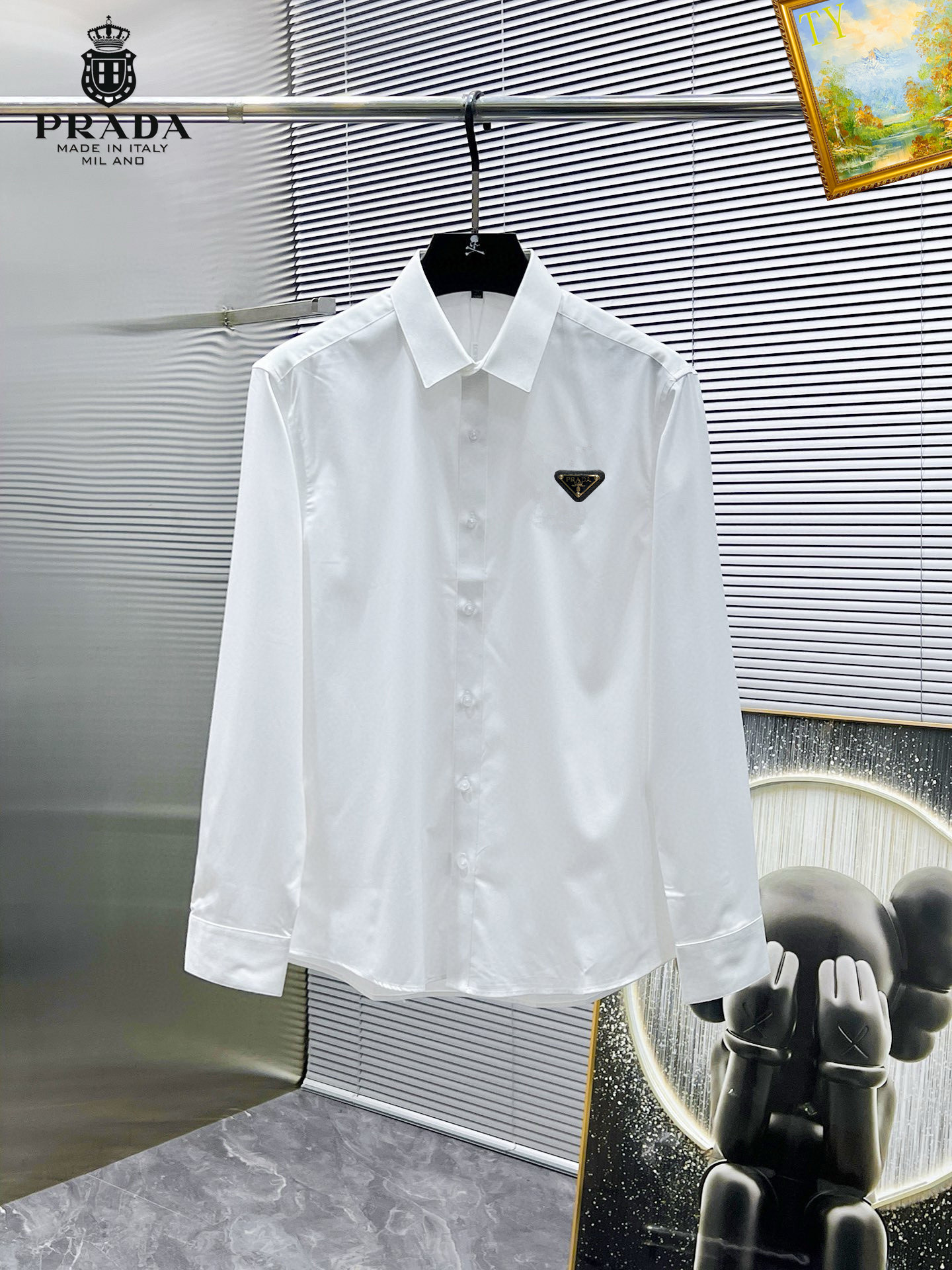 NO:444002,Prada SS New Long Sleeve Shirt Shirt, High-end Version!  Customized fabrics for counters are breathable and comfortable, with impeccable details, and the brand element design concept reflects high quality. The feel is delicate and soft!  It is casually cut, with a great upper body style!  The maximum number of codes (M-4XL) can wear about 200 catties, prada, shirts, alexander wang19860909普拉达 ss新款长袖 衬衫 衬衣,高端版本！专柜定制面料 透气舒适度高,细节无可挑剔,品牌元素设计理念,体现高品质.手感细腻柔软！呈现休闲裁剪,上身版型超赞！码数（M-4XL）最大可穿200斤左右,,prada,shirts,alexander wang,Men's clothing