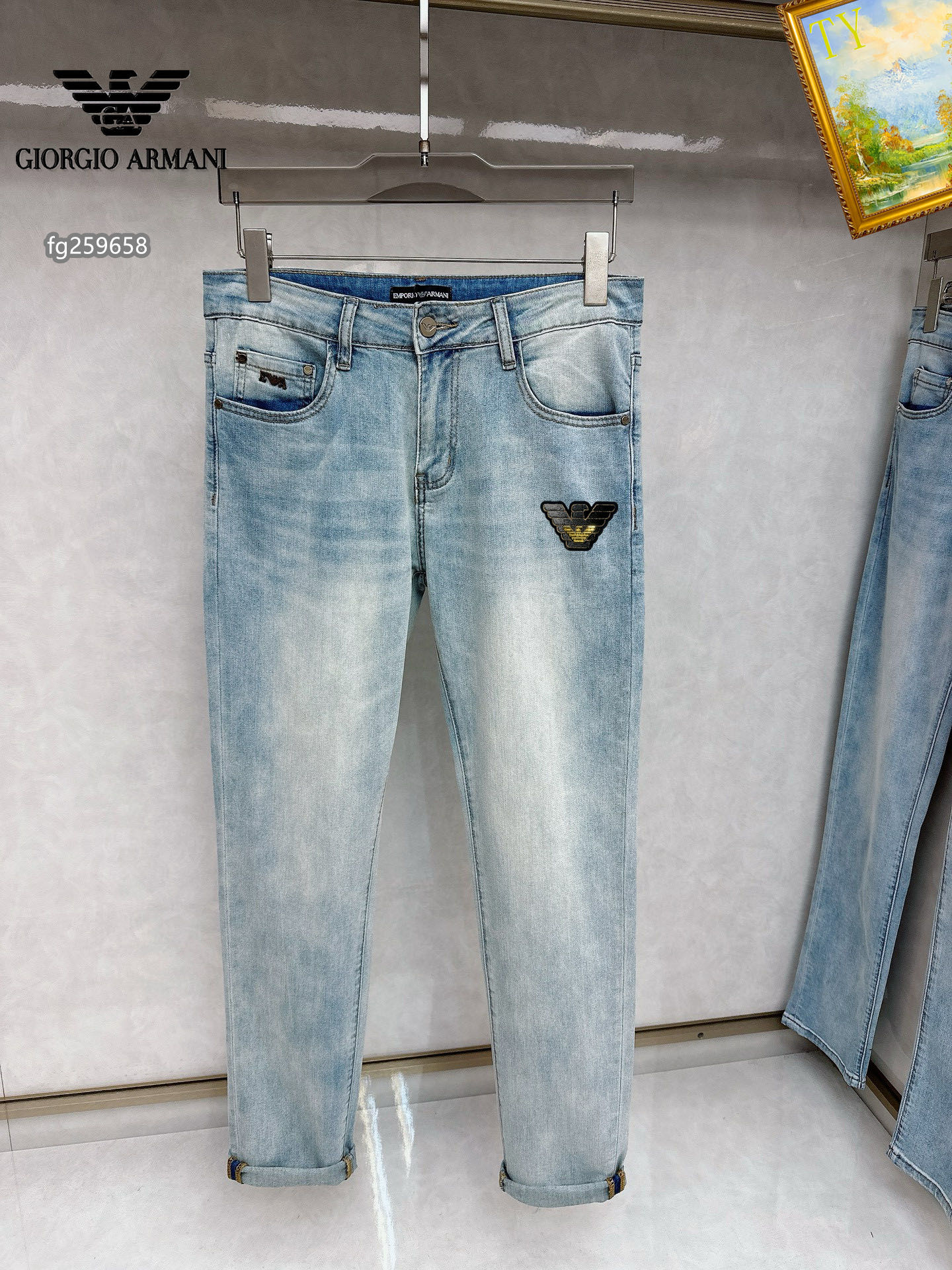 NO:429301,Armani The latest style of jeans in the counter. The fabric style is absolutely craftsmanship. It is easy to wear but not picky about the figure. There are no restrictions on matching. It can set off other items in a simple way to show your style and posture~ You can match any style of items, match them with various T-shirts/shirts and knitted jackets. You don’t have to worry about matching when going out on a daily basis. Size 28-38,,armani,jeans,jackets & coats,shirts,tees,t-shirt,alexander wang19860909阿玛尼 专柜最新同款牛仔裤 面料版型做工绝绝子 好穿不挑身材在搭配上没有太多的限制 随意简洁的衬托其他单品,来展现自己的风格姿态～ 可以百搭任何风格的单品,搭配各种T恤／衬衫,针织外套都可,日常外出不必再为搭配而烦恼了 尺码 28-38,,armani,jeans,jackets & coats,shirts,tees，t-shirt,alexander wang,Men's clothing