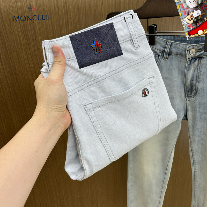 NO:438408,Covered 25S spring and summer men's casual jeans......Made of cotton denim fabric, soft texture without losing muscles and bones, dry and tough feel. Classic iconic brand logo, soul-like embellishment. All indicators are top-quality, which naturally brings an excellent body feel!  !  !  Number of codes 28-3837, Moncler, jeans, alexander wang19860909蒙口 25S春夏男士休闲牛仔裤.......棉质牛仔面料打造 质地柔软又不失筋骨,手感干爽有韧性 经典的标志性品牌徽标,灵魂般的点缀 各项指标皆为上品,自然带来极佳的上身体感！！！码数28-3837,,Moncler,jeans,alexander wang,Men's clothing