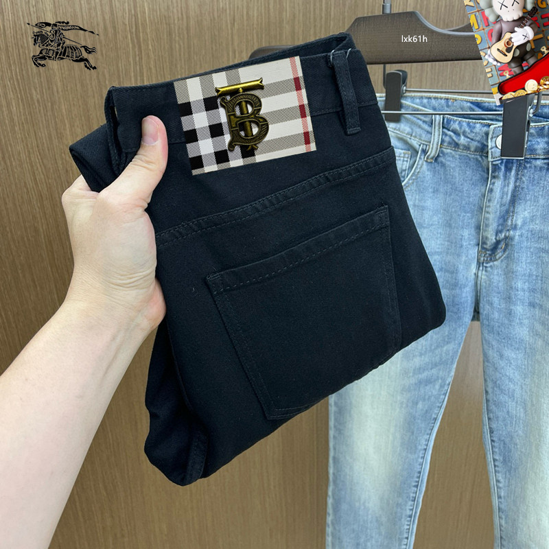 NO:438432,Burberry 25S spring and summer men's casual jeans......Made of cotton denim fabric, soft texture without losing muscles and bones, dry and tough feel. Classic iconic brand logo, soul-like embellishment. All indicators are top-quality, which naturally brings an excellent body feel!  !  !  Count 28-3837, burberry, jeans, alexander wang19860909巴宝莉 25S春夏男士休闲牛仔裤.......棉质牛仔面料打造 质地柔软又不失筋骨,手感干爽有韧性 经典的标志性品牌徽标,灵魂般的点缀 各项指标皆为上品,自然带来极佳的上身体感！！！码数28-3837,,burberry,jeans,alexander wang,Men's clothing