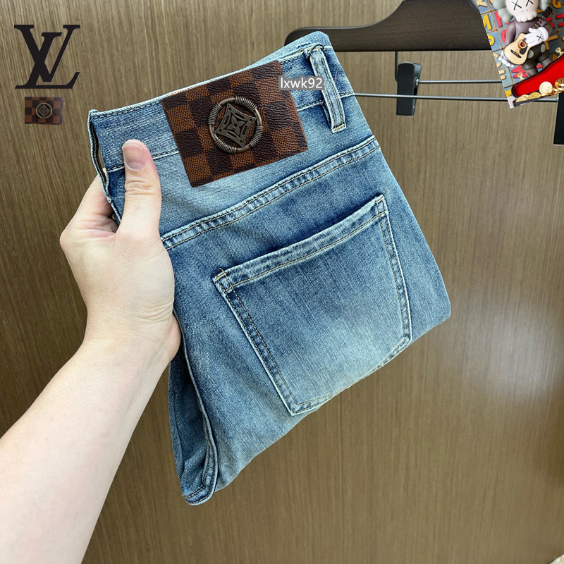 NO:429308,LV 25S spring and summer men's casual jeans......Made of cotton denim fabric, soft texture without losing muscles and bones, dry and tough feel. Classic iconic brand logo, soul-like embellishment. All indicators are top-quality, which naturally brings an excellent body feel!  !  !  Count 28-3837, louis vuitton,jeans,alexander wang19860909LV 25S春夏男士休闲牛仔裤.......棉质牛仔面料打造 质地柔软又不失筋骨,手感干爽有韧性 经典的标志性品牌徽标,灵魂般的点缀 各项指标皆为上品,自然带来极佳的上身体感！！！码数28-3837,,louis vuitton,jeans,alexander wang,Men's clothing