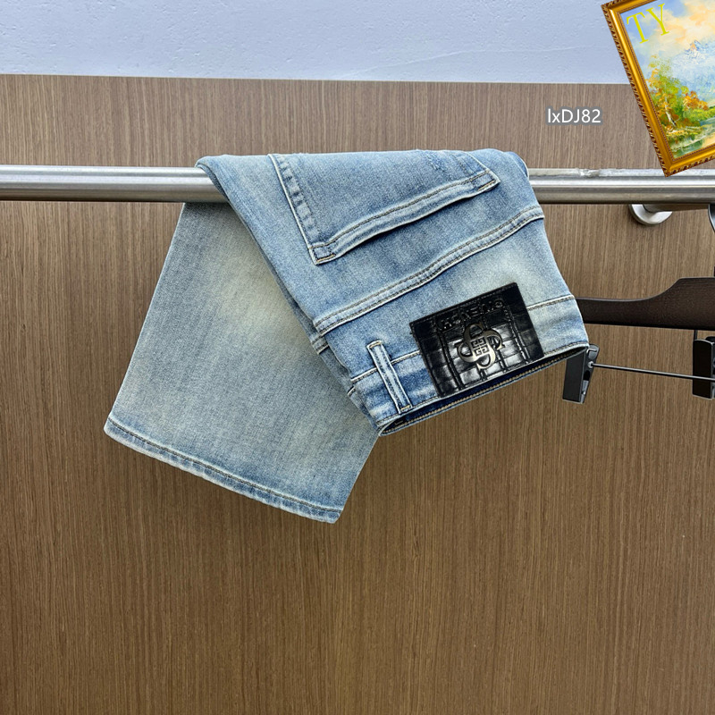 NO:429339,Givenchy 2025ss Spring and Summer New Men's Jeans Shorts Selected Imported Denim Denim Fabric Heavy Industry Environmentally friendly Washing Soft Handle and Wear Resistance Small Straight Slim and Slim, Perfect Details, Selected High Quality of Hardware and Auxiliary Materials, Fine Workmanship, Absolutely Extraordinary Products, Number of Numbers 28-38, Givenchy, Shorts, Jeans, Alexander Wang19860909纪梵希 2025ss春夏新款男士牛仔裤 短裤精选进口丹宁牛仔面料 重工环保洗水 手感柔和 兼备耐磨性 版型小直筒 微弹力显瘦修身,细节完美,五金辅料精选高等品质,做工精细,绝非凡品,码数28-38,,givenchy,shorts,jeans,alexander wang,Men's clothing
