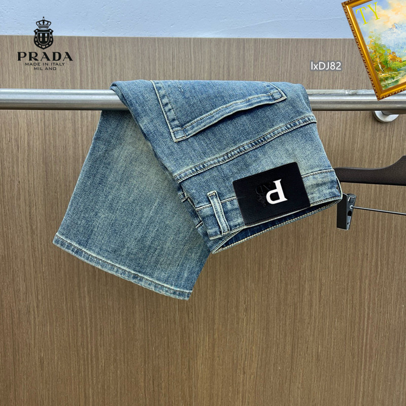 NO:431125,Prada 2025ss Spring and Summer New Men's Jeans Shorts Selected Imported Denim Denim Fabric Heavy Industry Environmentally friendly Washing Soft Handle and Wear Resistance Small Straight Slim and Slim, Perfect Details, Selected High Quality of Hardware and Auxiliary Materials, Fine Workmanship, Absolutely Extraordinary Products, Number of 28-38, Prada, Shorts, Jeans, Alexander Wang19860909普拉达 2025ss春夏新款男士牛仔裤 短裤精选进口丹宁牛仔面料 重工环保洗水 手感柔和 兼备耐磨性 版型小直筒 微弹力显瘦修身,细节完美,五金辅料精选高等品质,做工精细,绝非凡品,码数28-38,,prada,shorts,jeans,alexander wang,Men's clothing