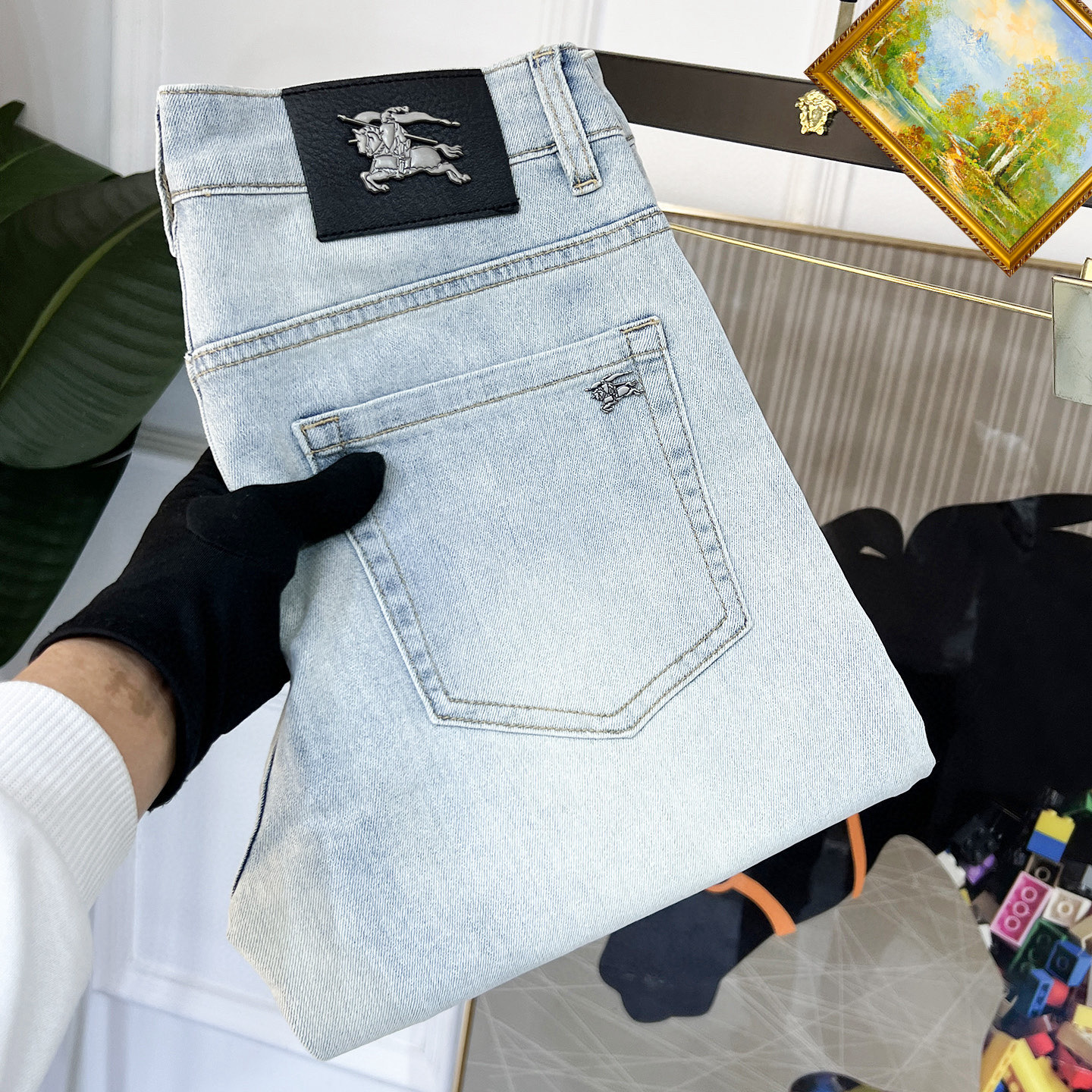 NO:442180,Burberry 2025ss new jeans, custom-made full set of hardware, brand new brand design craftsmanship, fine workmanship, perfect details, high version number 28-38 (no 35.37), burberry, jeans, alexander wang19860909巴宝莉 2025ss新款牛仔裤,定制全套五金,全新品牌设计工艺,做工精细,细节完美,高版本 码数28-38（无35.37）,,burberry,jeans,alexander wang,Men's clothing