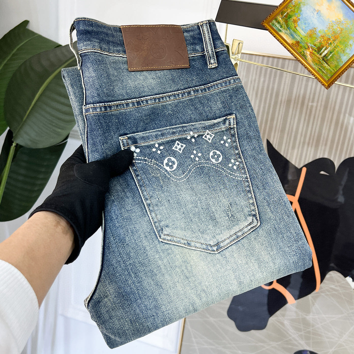 NO:442227,LV 2025ss new jeans, custom-made full set of hardware, brand new brand design craftsmanship, fine workmanship, perfect details, high version number 28-38 (no 35.37), louis vuitton, jeans, alexander wang19860909LV 2025ss新款牛仔裤,定制全套五金,全新品牌设计工艺,做工精细,细节完美,高版本 码数28-38（无35.37）,,louis vuitton,jeans,alexander wang,Men's clothing