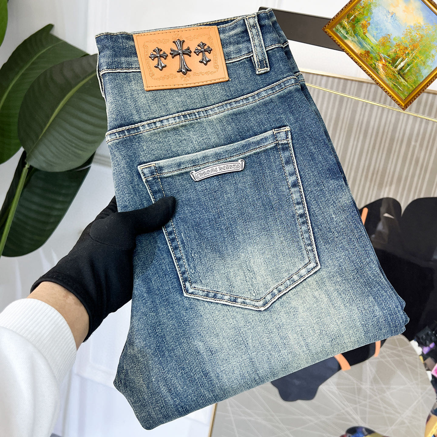 NO:442234,Croxin 2025ss new jeans, custom-made full set of hardware, brand new brand design craftsmanship, fine workmanship, perfect details, high version Number of codes 28-38 (no 35.37), Chrome hearts, jeans, alexander wang19860909克罗心 2025ss新款牛仔裤,定制全套五金,全新品牌设计工艺,做工精细,细节完美,高版本 码数28-38（无35.37）,,chrome hearts,jeans,alexander wang,Men's clothing