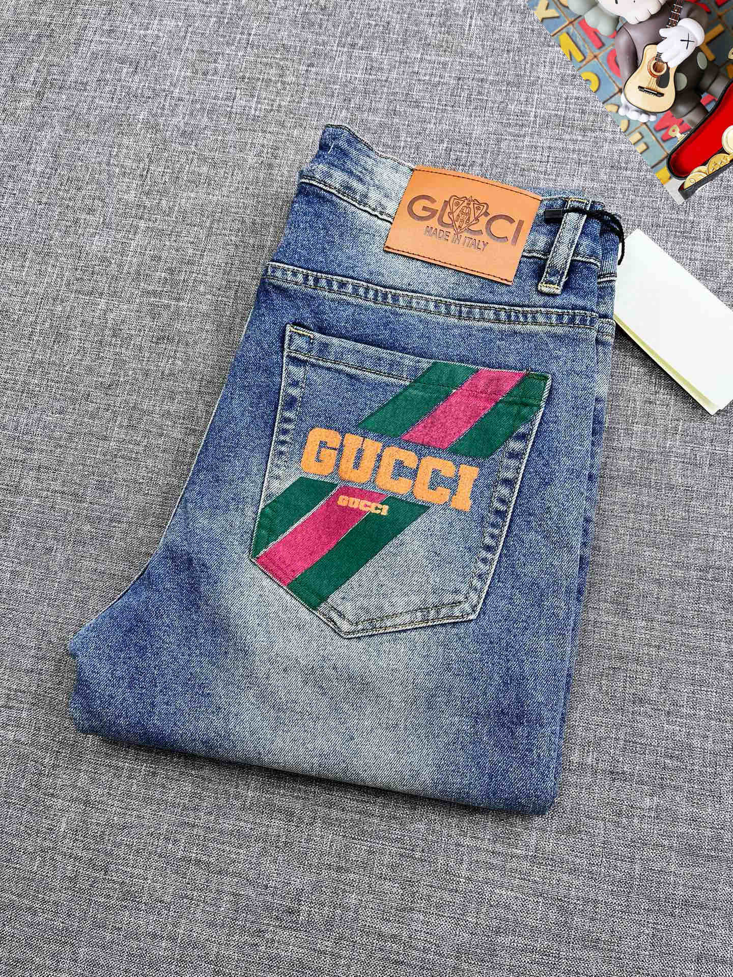 NO:442265,Guqi 25S spring and summer men's casual jeans......Made of cotton denim fabric, soft texture without losing muscles and bones, dry and tough feel. Classic iconic brand logo, soul-like embellishment. All indicators are top-quality, which naturally brings an excellent body feel!  !  !  Number of codes 28-3837, jeans,alexander wang19860909古奇 25S春夏男士休闲牛仔裤.......棉质牛仔面料打造 质地柔软又不失筋骨,手感干爽有韧性 经典的标志性品牌徽标,灵魂般的点缀 各项指标皆为上品,自然带来极佳的上身体感！！！码数28-3837,,jeans,alexander wang,Men's clothing