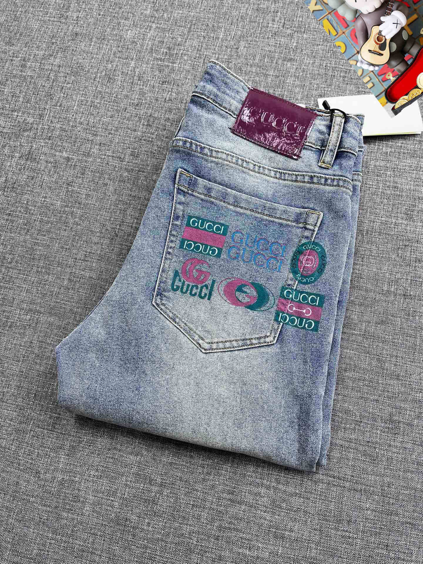 NO:444113,Guqi 25S spring and summer men's casual jeans......Made of cotton denim fabric, soft texture without losing muscles and bones, dry and tough feel. Classic iconic brand logo, soul-like embellishment. All indicators are top-quality, which naturally brings an excellent body feel!  !  !  Number of codes 28-3837, jeans,alexander wang19860909古奇 25S春夏男士休闲牛仔裤.......棉质牛仔面料打造 质地柔软又不失筋骨,手感干爽有韧性 经典的标志性品牌徽标,灵魂般的点缀 各项指标皆为上品,自然带来极佳的上身体感！！！码数28-3837,,jeans,alexander wang,Men's clothing