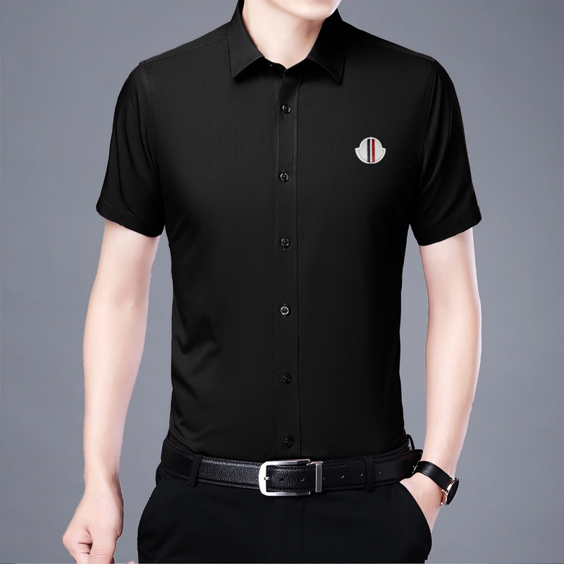 NO:442241,European products 2025ss new men's short-sleeved shirt, high-end version of shirt!  Customized fabrics for counters are breathable and comfortable, with impeccable details, and the brand element design concept reflects high quality. The feel is delicate and soft!  It is casually cut, with a great upper body style!  Code number M-4XL, Moncler, Shirts, T-shirt, alexander wang19860909蒙口 欧货 2025ss新款男士短袖衬衫,高端版本衬衣！专柜定制面料 透气舒适度高,细节无可挑剔,品牌元素设计理念,体现高品质.手感细腻柔软！呈现休闲裁剪,上身版型超赞！码数M-4XL,,Moncler,shirts,T-shirt,alexander wang,Men's clothing