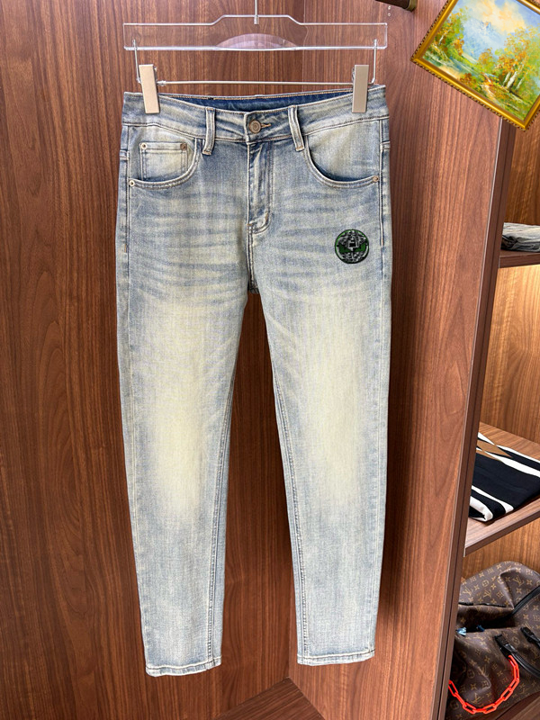 NO:431166,Fendi 2025ss new jeans, custom-made full set of hardware, brand new brand design craftsmanship, fine workmanship, perfect details, high version number 28-38 (no 35.37), fendi, jeans, alexander wang19860909芬迪 2025ss新款牛仔裤,定制全套五金,全新品牌设计工艺,做工精细,细节完美,高版本 码数28-38（无35.37）,,fendi,jeans,alexander wang,Men's clothing