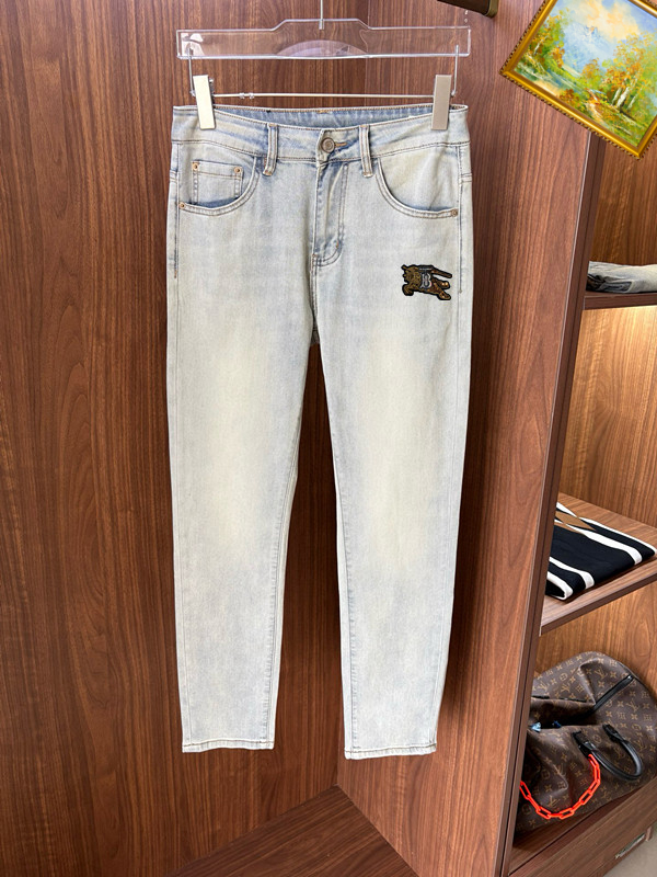NO:431180,Burberry 2025ss new jeans, custom-made full set of hardware, brand new brand design craftsmanship, fine workmanship, perfect details, high version number 28-38 (no 35.37), burberry, jeans, alexander wang19860909巴宝莉 2025ss新款牛仔裤,定制全套五金,全新品牌设计工艺,做工精细,细节完美,高版本 码数28-38（无35.37）,,burberry,jeans,alexander wang,Men's clothing