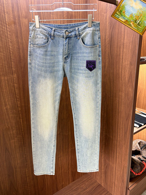 NO:431188,Archaeopteryx 2025ss new jeans, custom-made full set of hardware, brand new brand design craftsmanship, fine workmanship, perfect details, high version Number of codes 28-38 (no 35.37), arc'teryx, jeans, alexander wang19860909始祖鸟 2025ss新款牛仔裤,定制全套五金,全新品牌设计工艺,做工精细,细节完美,高版本 码数28-38（无35.37）,arc'teryx,jeans,alexander wang,Men's clothing