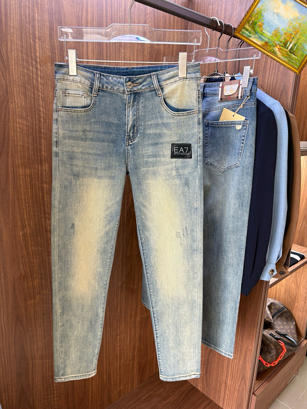 NO:431205,Armani 2025ss new jeans, custom-made full set of hardware, brand new brand design craftsmanship, fine workmanship, perfect details, high version Number of codes 28-38 (no 35.37), Armani, jeans, alexander wang19860909阿玛尼 2025ss新款牛仔裤,定制全套五金,全新品牌设计工艺,做工精细,细节完美,高版本 码数28-38（无35.37）,,armani,jeans,alexander wang,Men's clothing