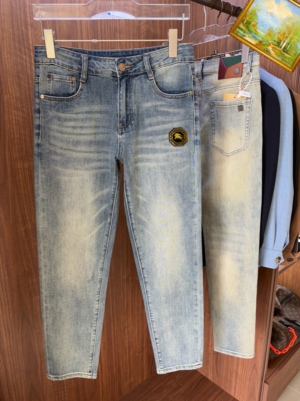 NO:431220,Burberry 2025ss new jeans, custom-made full set of hardware, brand new brand design craftsmanship, fine workmanship, perfect details, high version number 28-38 (no 35.37), burberry, jeans, alexander wang19860909巴宝莉 2025ss新款牛仔裤,定制全套五金,全新品牌设计工艺,做工精细,细节完美,高版本 码数28-38（无35.37）,,burberry,jeans,alexander wang,Men's clothing