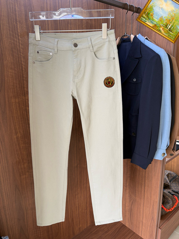 NO:431225,Versace 2025ss new jeans, custom-made full set of hardware, brand new brand design craftsmanship, fine workmanship, perfect details, high version Number of codes 28-38 (no 35.37), versace, jeans, alexander wang19860909范思哲 2025ss新款牛仔裤,定制全套五金,全新品牌设计工艺,做工精细,细节完美,高版本 码数28-38（无35.37）,,versace,jeans,alexander wang,Men's clothing