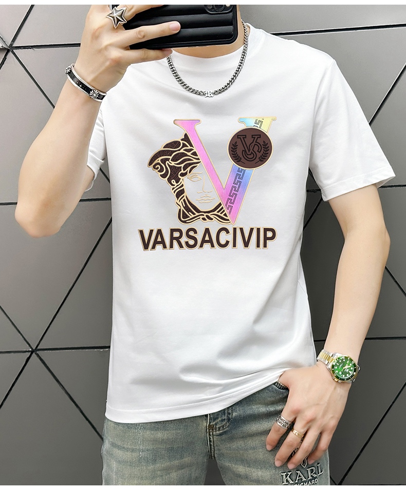 NO:442142,Versace 2025 latest high-end products for men, with letters and logo printed patterns on the chest adding vitality!  The most classic and clear combination of cleanliness and pure. Must-in-apply recommendation!  Made of 1 gram double-strand mercerized fabric, with clear texture, showing high-end luxury quality. Classic round neck design. Simple and elegant!  !  Double elevation specifications!  !  Invincible and versatile, suitable for people of all ages, the details are handled very well, and you don’t want to take off your upper body!  Use double-strand mercerized fabric, color M-XXXL, versace, T-shirt, alexander wang19860909范思哲 2025最新男士高端好货,胸前字母徽标印花图案增添活力感！最经典一目了然的干净与纯粹的结合.必入款推荐！选用1克双股丝光面料制成 纹理清晰,尽显高端奢华品质.经典圆领设计.简单大方！！双标高规格！！无敌百搭,适合各年龄层次的人,细节处理非常到位,上身就不想脱的一款短袖！采用双股丝光面料,颜色M-XXXL,,versace,T-shirt,alexander wang,Men's clothing