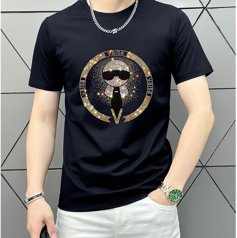 NO:444023,Fendi's latest high-end products for men, with letters and logo prints on the chest adding vitality!  The most classic and clear combination of cleanliness and pure. Must-in-apply recommendation!  Made of 1 gram double-strand mercerized fabric, with clear texture, showing high-end luxury quality. Classic round neck design. Simple and elegant!  !  Double elevation specifications!  !  Invincible and versatile, suitable for people of all ages, the details are handled very well, and you don’t want to take off your upper body!  Use double-strand mercerized fabric, color M-XXXL, fendi, T-shirt, alexander wang19860909芬迪 最新男士高端好货,胸前字母徽标印花图案增添活力感！最经典一目了然的干净与纯粹的结合.必入款推荐！选用1克双股丝光面料制成 纹理清晰,尽显高端奢华品质.经典圆领设计.简单大方！！双标高规格！！无敌百搭,适合各年龄层次的人,细节处理非常到位,上身就不想脱的一款短袖！采用双股丝光面料,颜色M-XXXL,,fendi,T-shirt,alexander wang,Men's clothing