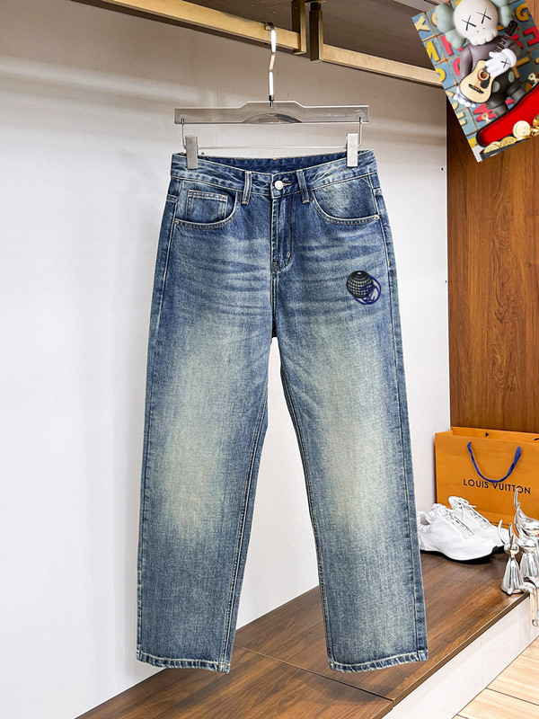 NO:728869,Support replacement after the year!  LV new autumn and winter jeans, customized original washed denim fabric, high breathability and comfort, unique design, top-notch printing technology letter pattern logo, original hardware accessories decoration, an extremely outstanding pair of jeans, the materials and craftsmanship are extremely luxurious and exquisite, extremely high-grade, handsome and stylish upper body. Size 28-38,, louis vuitton, jeans,19860909支持年后退换！ LV 秋冬新款牛仔裤,定制原版水洗牛仔面料,透气性舒适性及高,独特设计,顶级印花工艺字母图案logo,原版五金辅料装饰,极为翘楚的一款牛仔裤,用料与工艺都极致奢华精湛,档次极高,上身帅气有型. 码数28-38,,louis vuitton,jeans,,Men's clothing