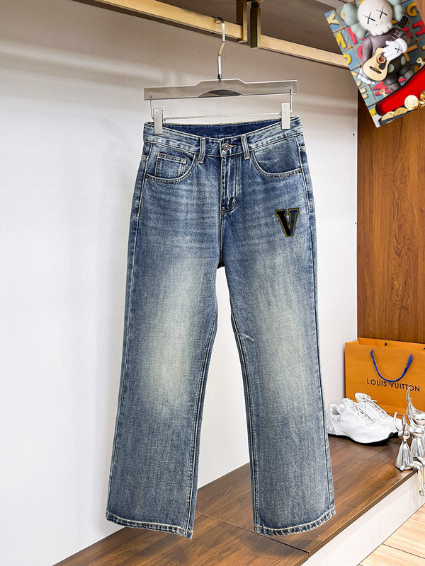 NO:728873,Support replacement after the year!  Valentino new autumn and winter jeans, customized original washed denim fabric, high breathability and comfort, unique design, top-notch printing technology letter pattern logo, original hardware accessories decoration, an extremely outstanding pair of jeans, the materials and craftsmanship are extremely luxurious and exquisite, extremely high-grade, handsome and stylish upper body. Size 28-38,,valentino,jeans,19860909支持年后退换！ 华伦天奴 秋冬新款牛仔裤,定制原版水洗牛仔面料,透气性舒适性及高,独特设计,顶级印花工艺字母图案logo,原版五金辅料装饰,极为翘楚的一款牛仔裤,用料与工艺都极致奢华精湛,档次极高,上身帅气有型. 码数28-38,,valentino,jeans,,Men's clothing